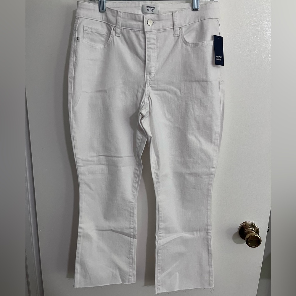 NWT Women’s Size 10 Crown & Ivy Raw Hem Crop Boot White Jeans